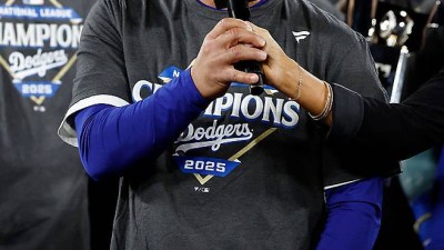 야구 더 망치겠다 로버츠 포효…다저스 또 FA 시장 기웃, 슈퍼 팀 업그레이드한다