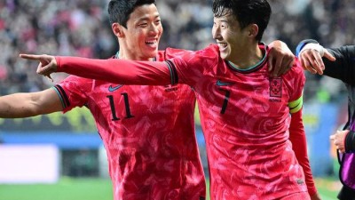 상대 선수와 논쟁 벌인 황희찬, 강인이랑 나한테 시작부터 싸움 걸더라 [대전톡톡]