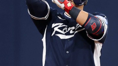 이대호 많이 좋아졌다 인정…FA 소식 없는 롯데, 진짜 2군 홈런왕 터져야 산다