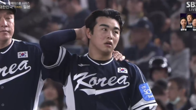 발에 바로 맞았으면 골절 3개국 4심 합의에도, 문현빈은 1루에 남을 수 없었다 [더게이트 FOCUS]