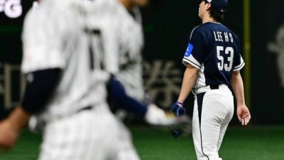 한국서 날고 기는 필승조 요원들, 日 만나자 연쇄 붕괴 충격…5회말 6실점 참사, 3-0→3-9 됐다