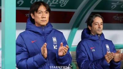 홍명보 전술 '작심 비판' 나왔다 이강인·손흥민 의존, 특색 있는 전략 안 보인다 김형범 일침