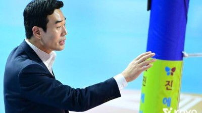 오늘 경기로 선수들 위축되지 말길 0-3 패배에도 선수들 격려한 고희진 감독