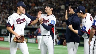 KKKK 노히트 완벽투!…도쿄돔서도 빛난 ‘한화 특급 루키’ 정우주의 53구 쾌투