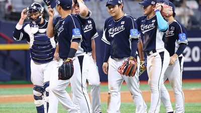 '공이 빠졌는데 세이프?' 류지현호 괴롭힌 ML 최초 여성 심판