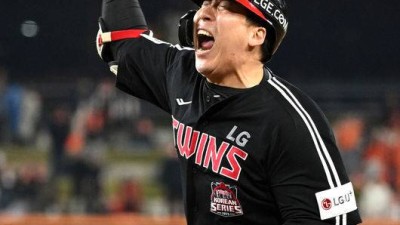 두산 떠났다가 다시 두산으로? KS MVP 김현수, 홍성흔과 양의지의 길 따라갈까