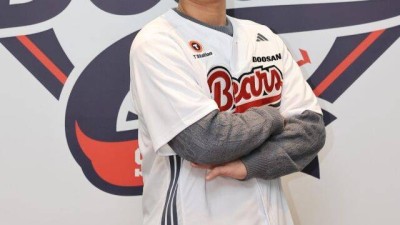KT와 같았던 '4년 총액 80억'…자정 만남+유니폼 제작! 두산의 노력이 박찬호 마음을 움직였다