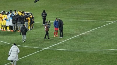 [442.live] 심판 판정 항의하다가 손흥민 오니 웃음 활짝…3년 만에 다시 만난 ‘아도 감독-손흥민’