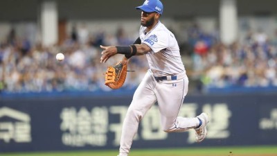 복 받았다 50홈런에 가려진 덤덤·탄탄한 수비, 삼성 디아즈 수비상엔 이유가 있다 [IS 스타]