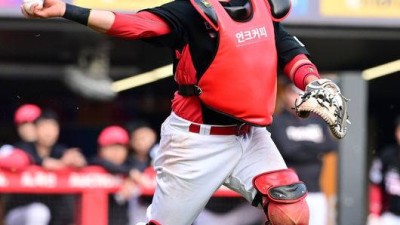 ‘FA 3호 계약 떴다’ 강백호 놓친 KT, ‘C등급 포수’ 한승택 전격 영입…4년 10억 규모 [단독]