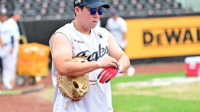 키움, 안치홍 계약 조건 '전격 공개'…'연봉+옵션+이적료' 합쳐 2년 최대 15억 부담