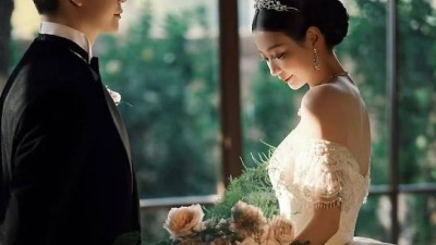 韓 이기고 올림픽 금메달→'전세계 화제' 깜짝 프로포즈→반지 딱 맞아, YES…中 배드민턴 커플 드디어 결혼