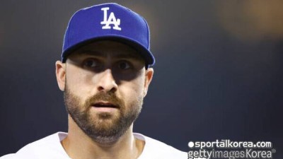 '충격적인 소식', 2년 연속 40홈런 쳤던 추신수 前 동료, 타자 아닌 투수로 전향...MLB 복귀 노려