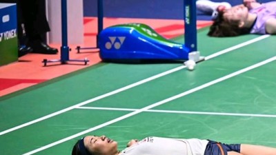 안세영과 죽도록 싸우더니…'천적' 中 천위페이 휠체어 신세 '충격'→중국도 깜짝 놀랐다 신발도 못 신을 뻔