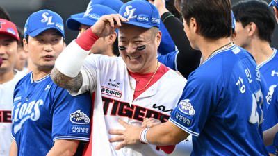 43살인데 다년 계약 깔고 간다...시간을 거스르는 최형우, 세 번째 FA도 금값이다