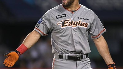 이런 선수 찾기 쉽지 않아 한화가 버린 중견수 외인, '36세'에도 이 정도 평가라니…한국 돌아올 일은 없겠네