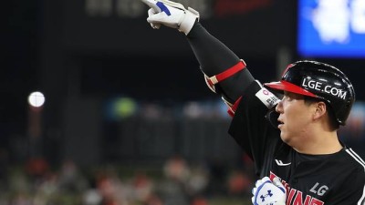 오버페이 어렵다는 LG ‘김현수 잡기’ 게임오버?