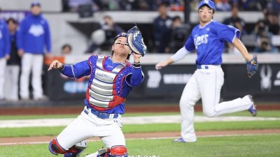 잠잠한 FA 안방마님 강민호-장성우 협상, 좁아진 선택지
