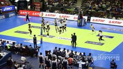 배지환 수원시의원, 배구 시청자 몰입 방해 '형광 배구코트' 문제 지적