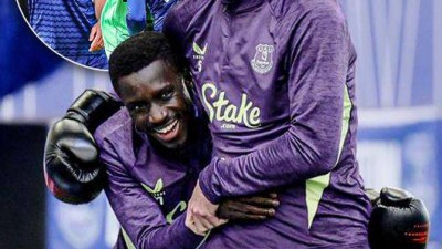 '어? 심수창-조인성?' 동료 뺨 때리고 퇴장→'우리 화해했어요' 복싱으로 풀었다...애정 어린 헤드락, 이제 모두 과거 일