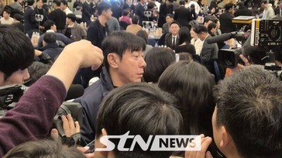 [K리그 시상식] '정승현 폭행 피해 주장' 신태용, 왜 그렇게 인터뷰 했을까...반가워서 그랬는데 기분 나빴다면 미안