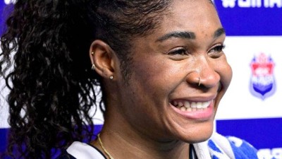 도대체 누구를 봤길래? '무표정 여전사' 모마, 이렇게까지 행복하게 웃은 적이 있었나 [유진형의 현장 1mm]