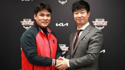 [오피셜] KIA 김종국 전 감독-'음주' 봉중근 코치 현장 복귀시→KBO '출장정지 50G+봉사활동 80시간-40시간' 제재... '무죄' 장정석 전 단장은 무기실격