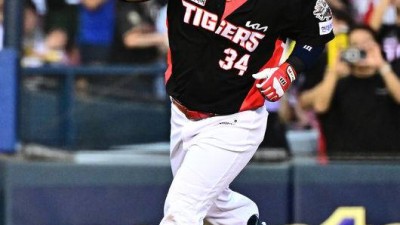 'FA 이적' 최형우, 자필편지로 KIA 팬들에게 작별 인사 제 야구인생을 다시 한번 뜨겁게 만들어준 값진 순간