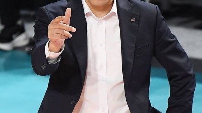 2:0 리드하다 2:3 역전패. 10연승이 충격 역전패로 끊기다니. '1강' 감독은 경기는 많이 남아있다