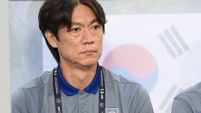 韓 대체 무슨 축구? 혹평 나왔다 아직도 플레이스타일 만드는 중 …홍명보호, WC 6개월 남았는데 외신도 물음표→백3, 강팀 상대로 결과 엇갈려