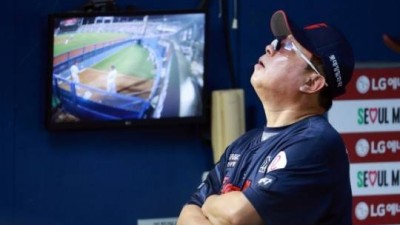 '이래놓고 우승하라고?' 삼성 박진만 감독은 3년 연속 FA 선물 받았는데 롯데 김태형 감독은 3년 연속 FA 선물 '제로'