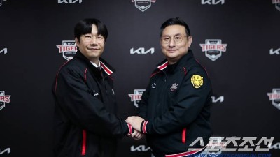 [공식발표] '대투수' 양현종 KIA 잔류, '2+1년 45억' 계약…타이거즈 팬들 함성 있었기에