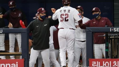 박병호 코치 복귀에 영구결번 논의 수면 위로…키움 당장 계획 없다