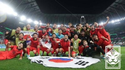 대박! '韓 축구 영광의 12월 3일'…외신도 주목 황희찬 골로 16강 갔어