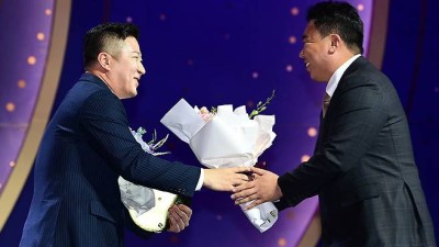 이범호 감독이 최형우에 건넨 마지막 꽃다발…'진짜 마지막이다'라고 하셨다→꽃감독과 9년 동행도 마침표 [현장 인터뷰]