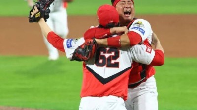 충격 고백! KIA, 1→8위 하락 말할 때마다 논란...어린 선수들 띄워주면 계속 올라가 베테랑 김태군의 회상 중재 역할 부족했다