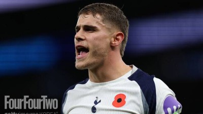 ‘패싱 할 때는 언제고’…'SON 떠나고 주장단 임명' 반 더 벤, “프랭크 감독님 신뢰하고 있습니다”