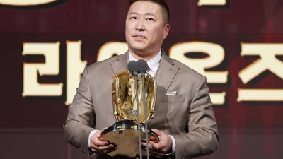 “현종이, 종욱이, 선빈이, 태군이···” KIA 후배들 이름 한 명 한 명 부르다 결국 울컥한 삼성 최형우 “아니다 내가 더 고마웠다”