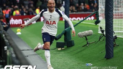 ‘토트넘 7번’ 물려받은 사비 시몬스, 알고보니 손흥민보다 주급 높다…18경기 만에 첫 골