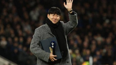 토트넘 6만 관중, 전원 기립 박수.... 손흥민의 '뜨거운 안녕'