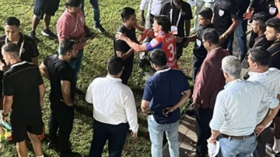 초유의 해프닝, 속옷 갈아입으세요 VS 싫은데요 경기 직전 레드카드 이런 일은 평생 처음