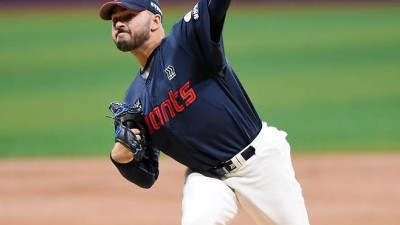 롯데 ‘1선발 에이스’ 감보아, 보스턴 레드삭스와 ML 전격 계약...