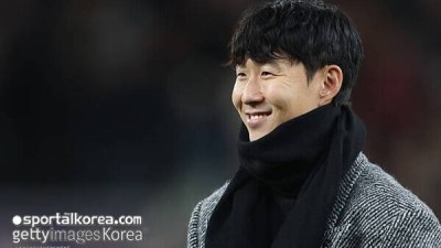 왜 일본엔 이런 선수가 없나 손흥민 '런던 한복판 벽화 박제+5만명 기립박수' 눈물의 복귀에 日 부러움·충격 폭발