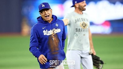 로버츠 기행에 선수들도 “뭐하는 거야?” 김혜성에 100달러 주고, WS 2연패를 이룬 ‘희대의 장사’