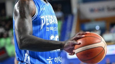 [단독]'결국 라건아 세금분쟁 터졌다!' 라건아, KCC 상대 손배소 파문…KCC KBL 규정 위반 발끈, 농구계 논란 확산 불가피