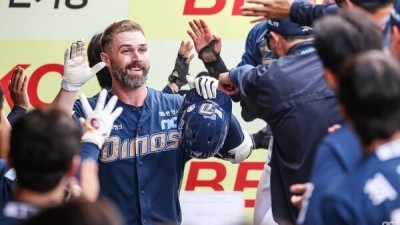 [공식발표] '이럴 수가' 홈런왕이 '연봉 삭감' 받아들였다! 옵션 실행 대신 130만$에 사인…'에이스' 라일리도 재계약