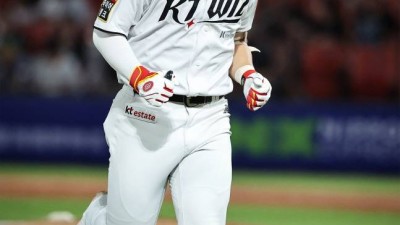 박진만 감독 현역 시절 생각나 고3 유격수 곧바로 1군 경쟁 돌입, 박찬호 놓친 KT 내야 오히려 뜨겁다