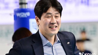 '이런 날 올 줄 알았나' 1위팀 감독, 韓 여자배구 역사에 이름 올리다 한 팀에 오래 있는 게 쉽지 않은데 긍지 가지고 있다