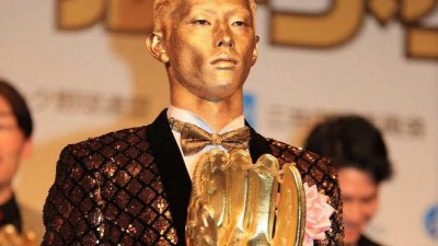 5년 연속 골든글러브 수상하면 뭐하나…FA 신청했는데 누구도 연락하지 않는다, 괴상한 퍼포먼스가 발목 잡았나[민창기의 일본야구]