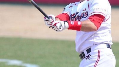 “개인 지도하는 능력 탁월해” 前 KIA 외인 브렛 필, 메이저리그 최약체 콜로라도 타격코치 부임